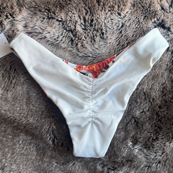 NWOT Maaji Reversible Bikini Bottom Size L $79 - Picture 4 of 7